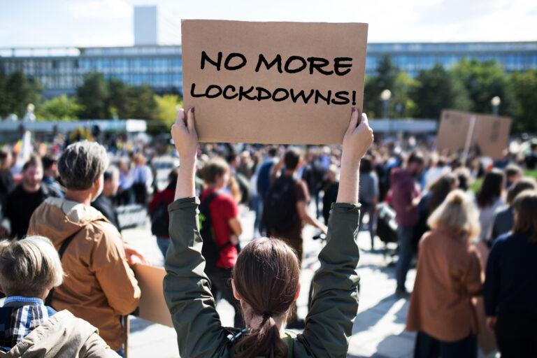 Charges dropped against couple who protested Ontario’s lockdown