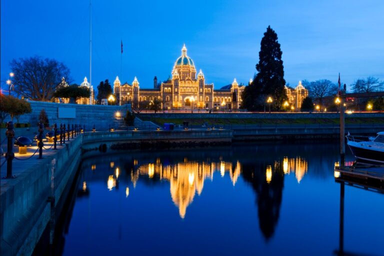 Legislative Assembly of British Columbia at dusk (Photo credit: Twilight Colors)